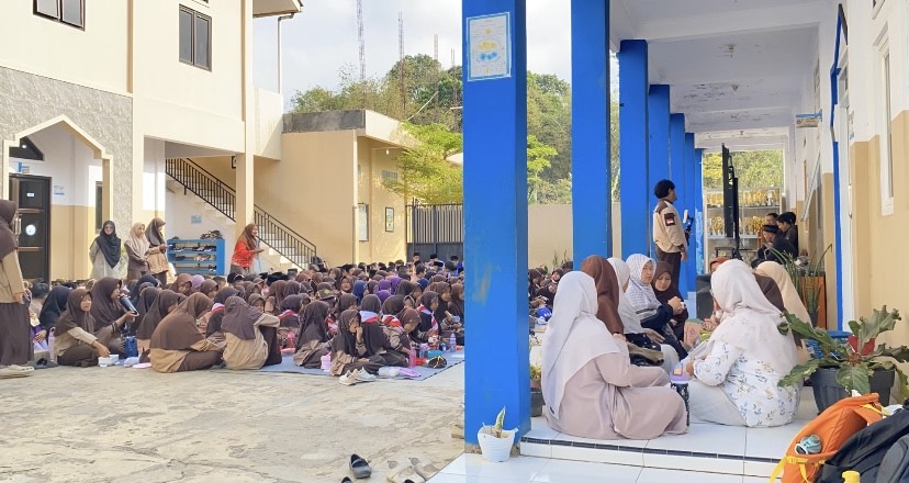 Bangun Keakraban dan Pola Hidup Sehat, SD IT Mutiara Hati Gelar Kegiatan Pekan Jumat “Breakfast Time”